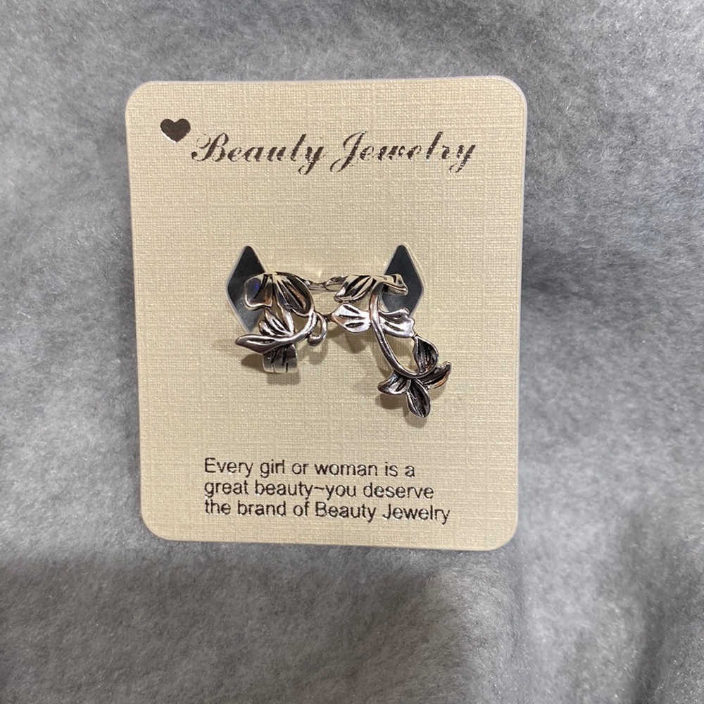 Beauty Jewelry Sterling Silver Ear Cuff stamped .925. NWT!